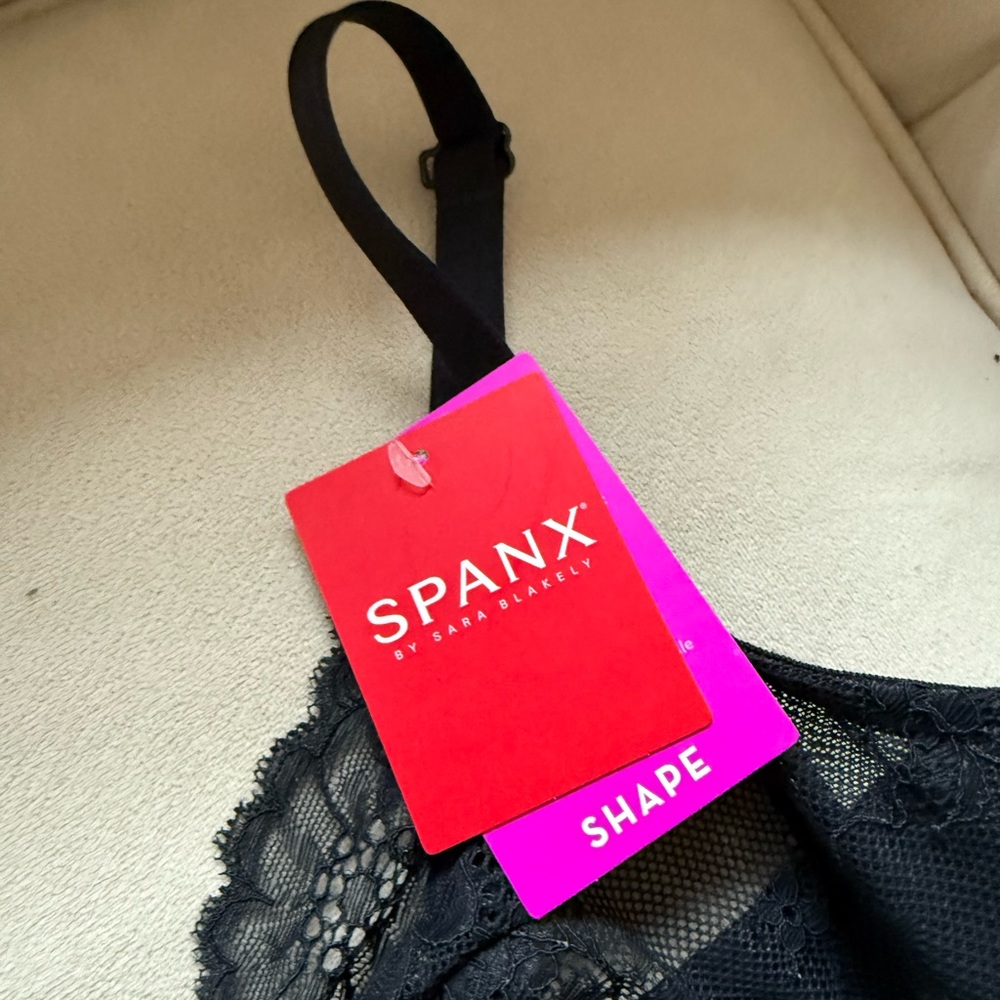 Spanx Black Lace Bodysuit Shapewear NWT - Picture 2 of 3